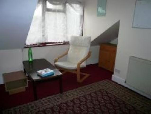 			Studio Apartment, 1 bath, 1 reception Flat			 Ebbsfleet Road, KILBURN/CRICKLEWOOD